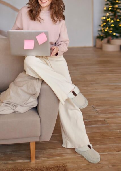 COFACE Women's Memory Foam House Slippers Arch Support Moccasin Winter Shoes Ladies Warm Fuzzy Faux Fur Collar With Indoor Outdoor Rubber Sole